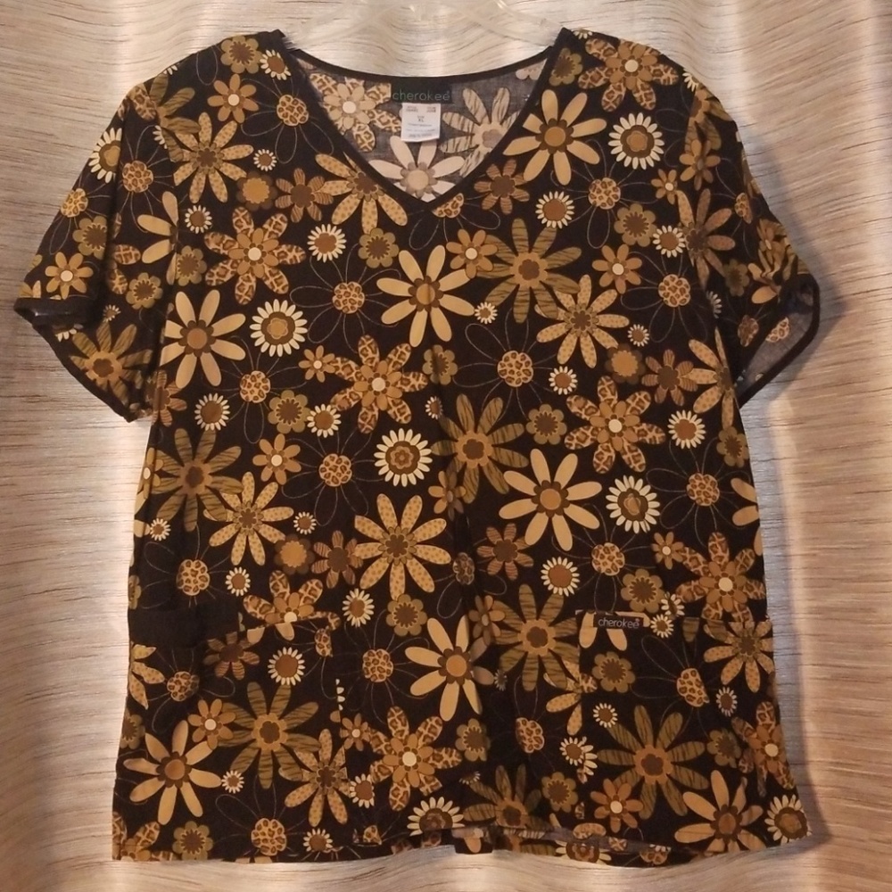 Cherokee scrub top